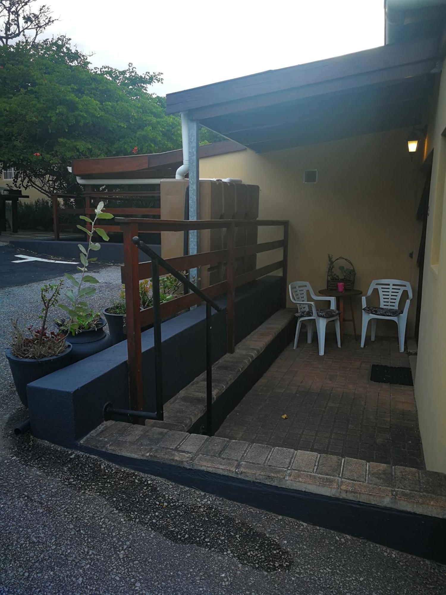 Dempsey'S Self-Catering Guest House Port Elizabeth Exterior photo
