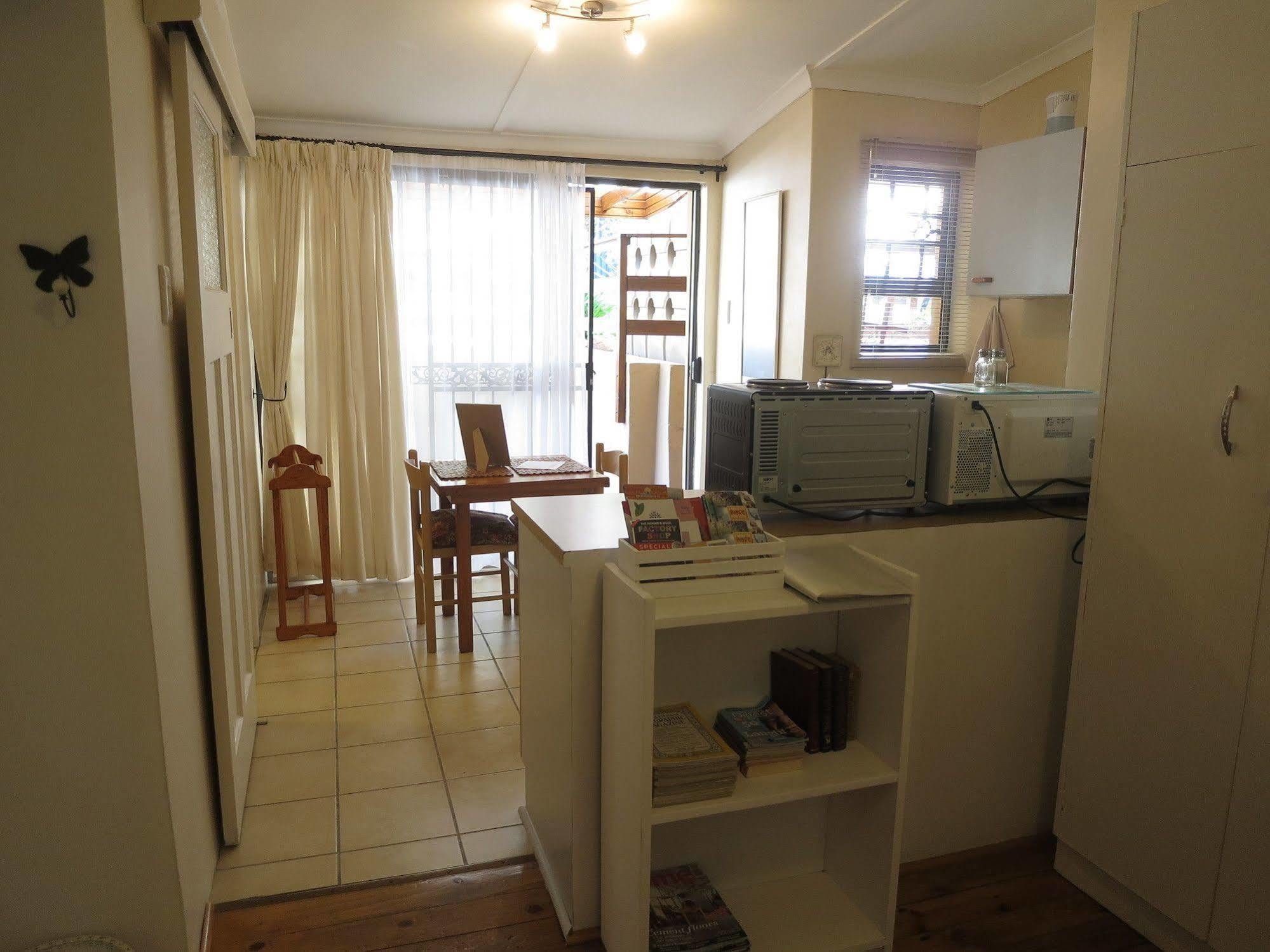 Dempsey'S Self-Catering Guest House Port Elizabeth Exterior photo