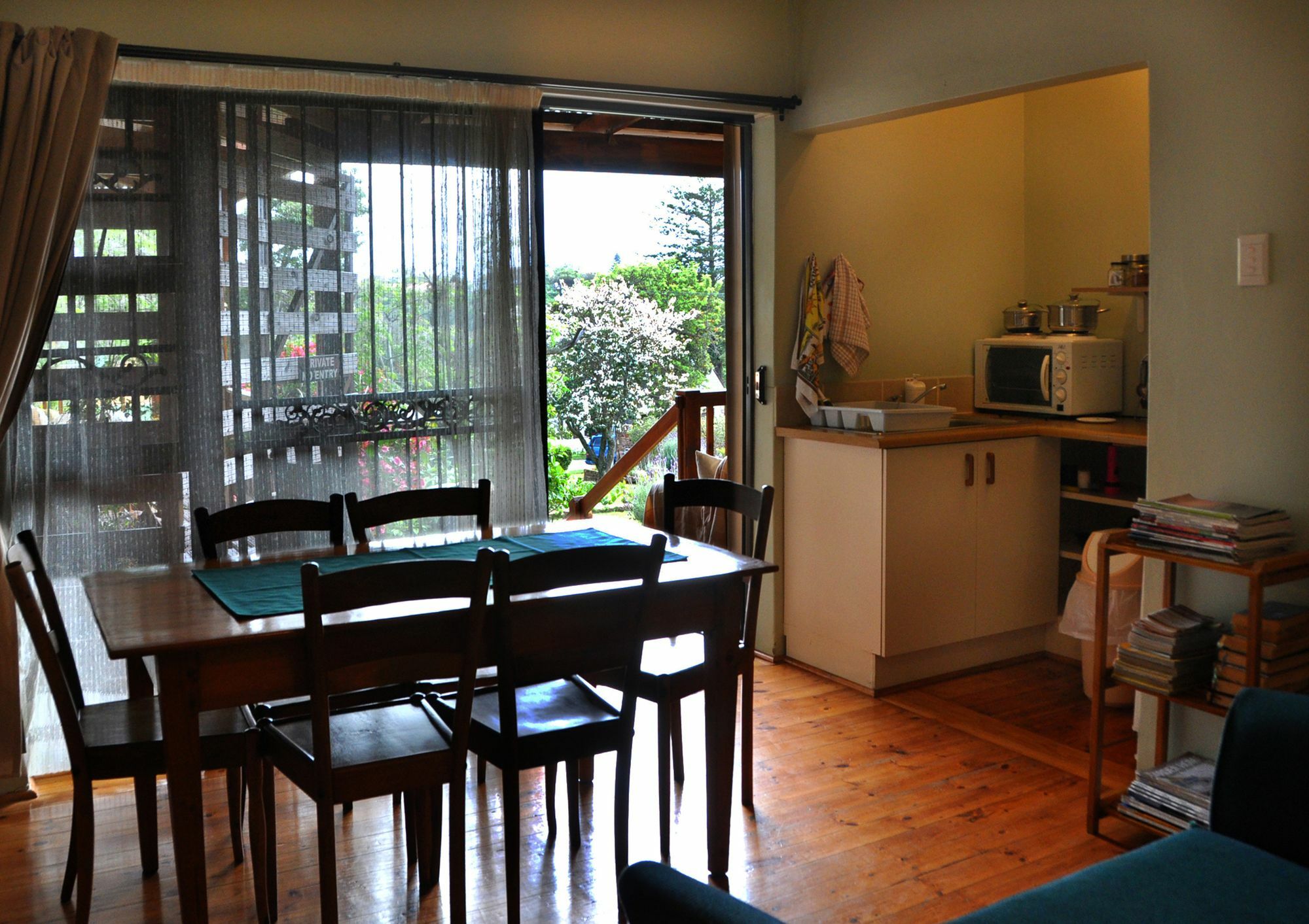 Dempsey'S Self-Catering Guest House Port Elizabeth Exterior photo
