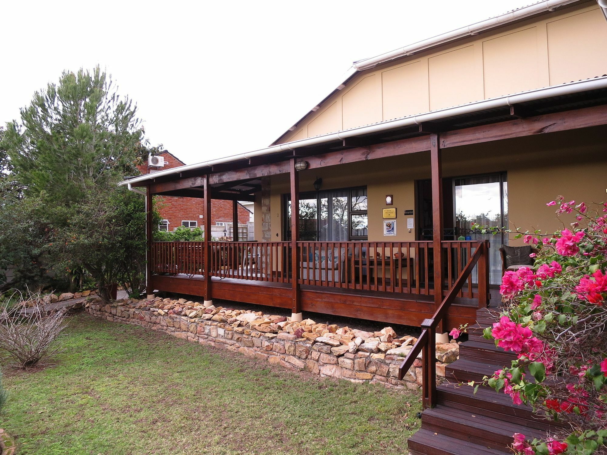 Dempsey'S Self-Catering Guest House Port Elizabeth Exterior photo